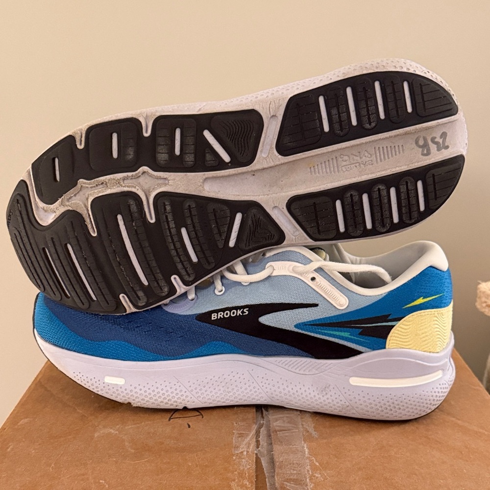 Brooks Ghost Max- Size 12 (Damon Brown Collection) - Picture 4 of 6